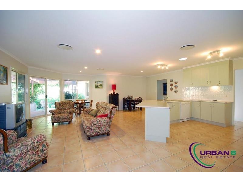 3 Parklane Tce, Brookfield QLD 4069